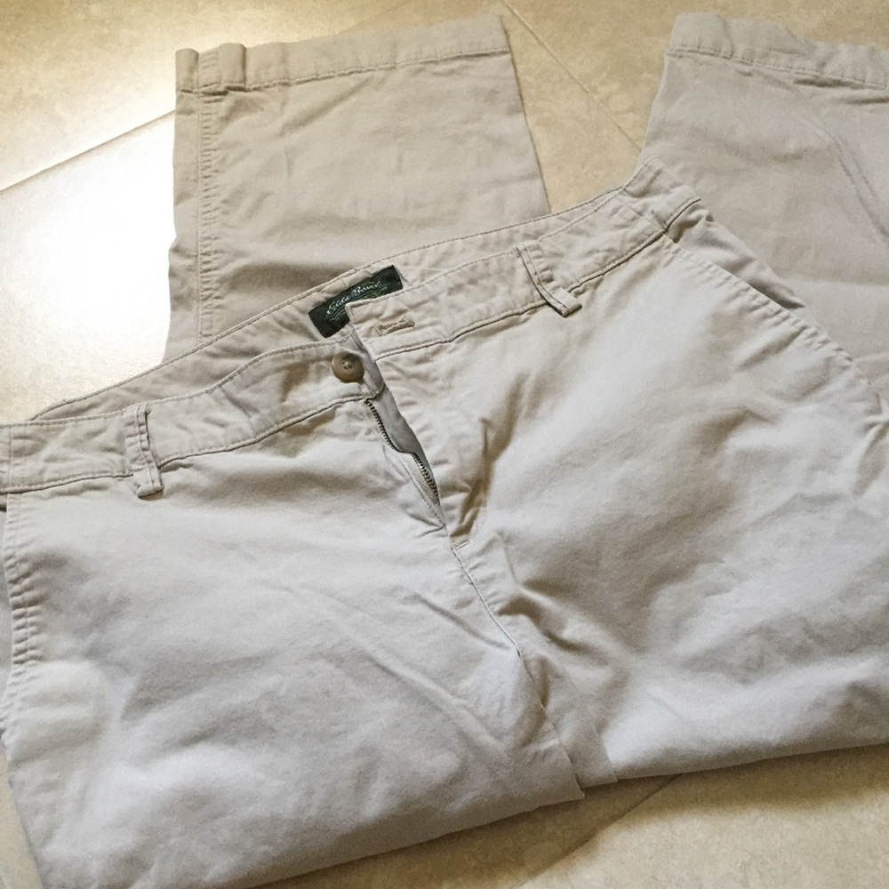 Eddie Bauer khaki Capri pants